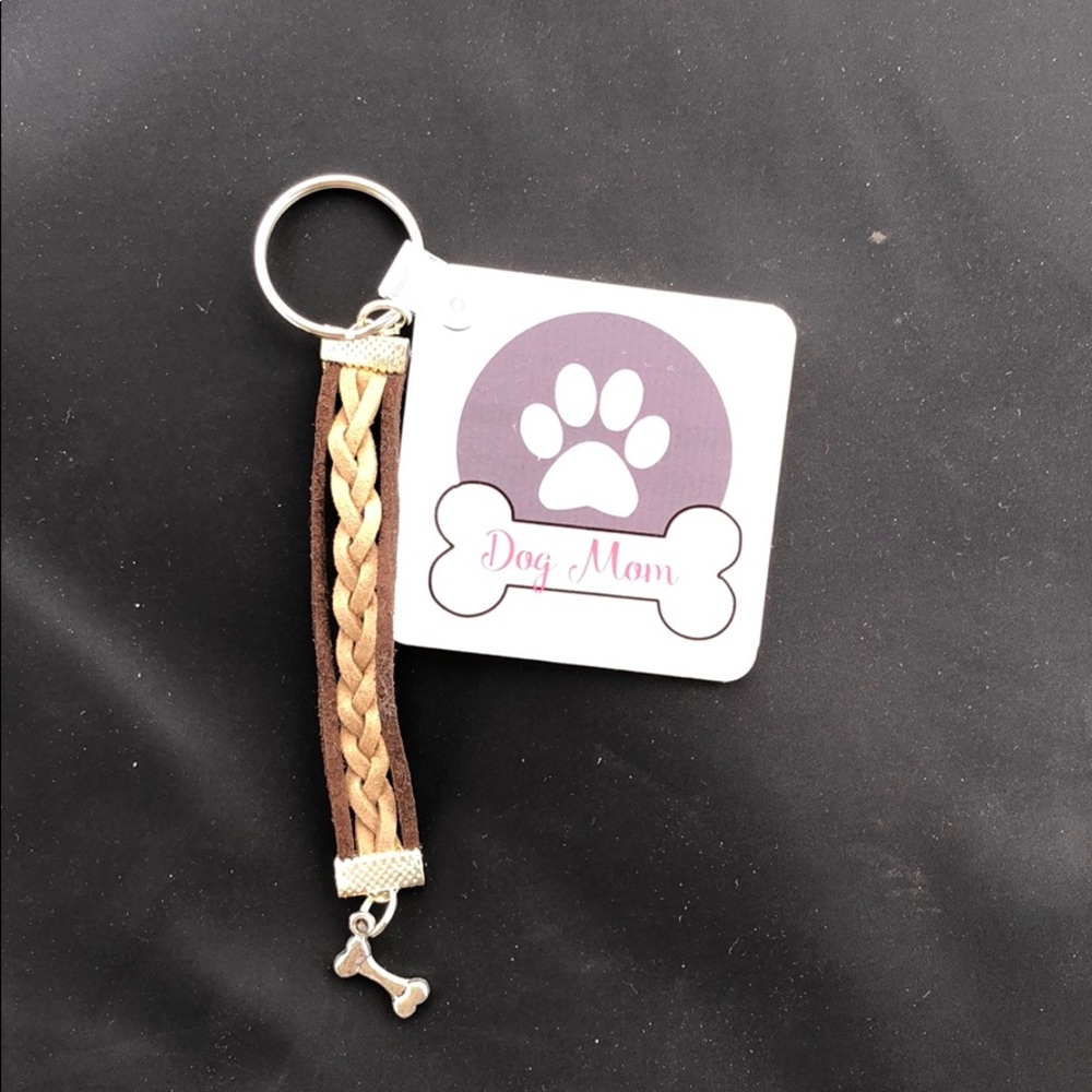 Key tag with dog design